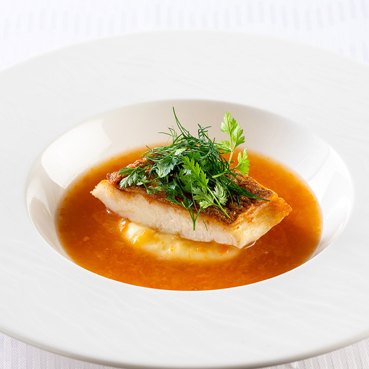 祝鯛のポワレとポテトのピュレ ブイヤベース風のソースで